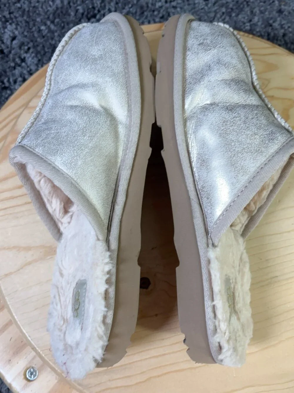 UGG Keegan Metallic Slippers Kids Size 5 Gold Plush Lined Casual Comfort Shoes